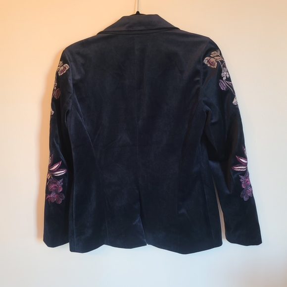 Gorgeous Dark Navy Blue Velvet Jacket with Floral Embroidery - Picture 7 of 7